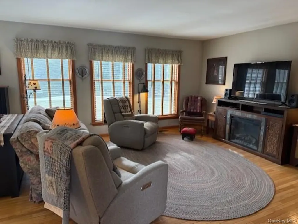 4 Grapevine Place Poughkeepsie NY 12603