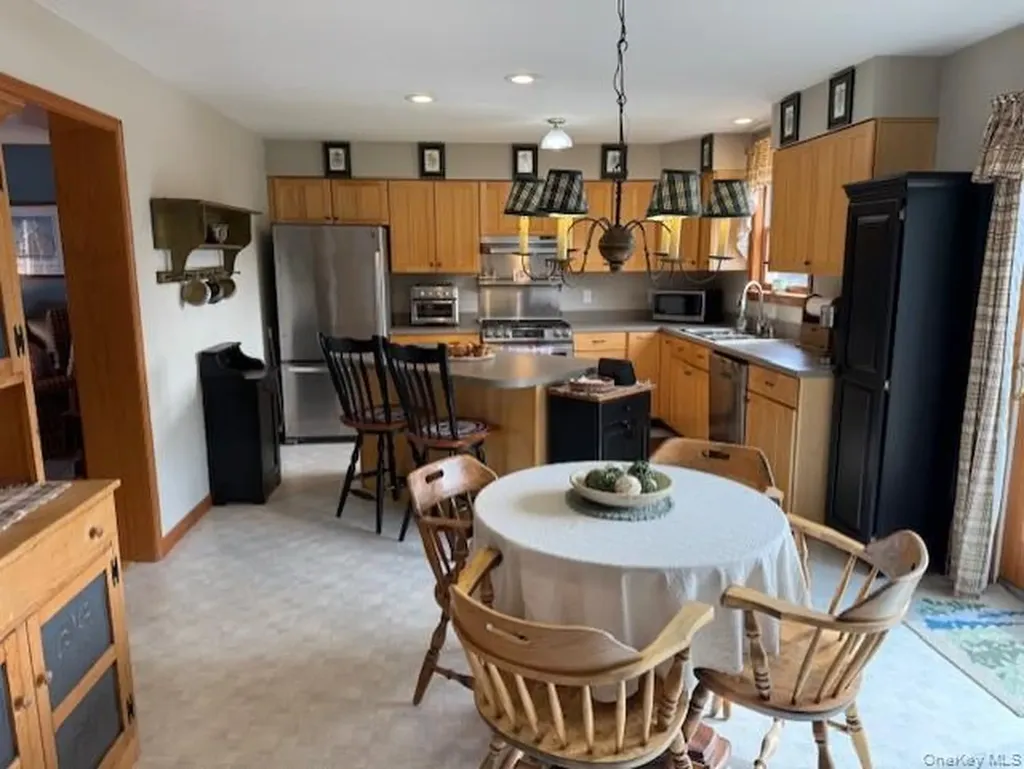 4 Grapevine Place Poughkeepsie NY 12603