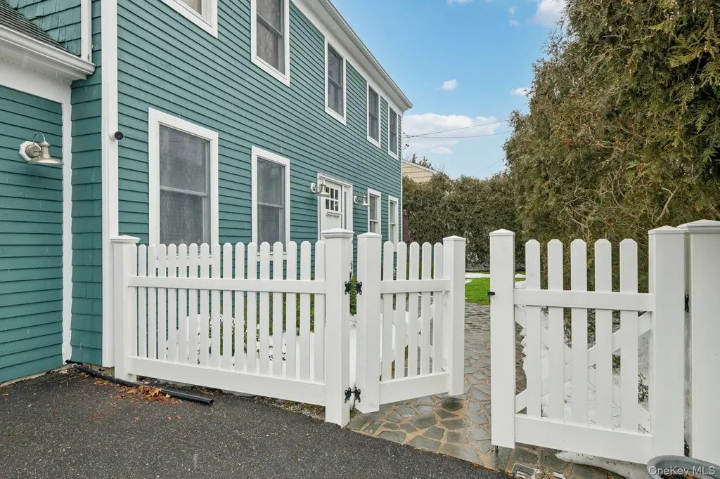 24 Cherry Place Huntington NY 11743