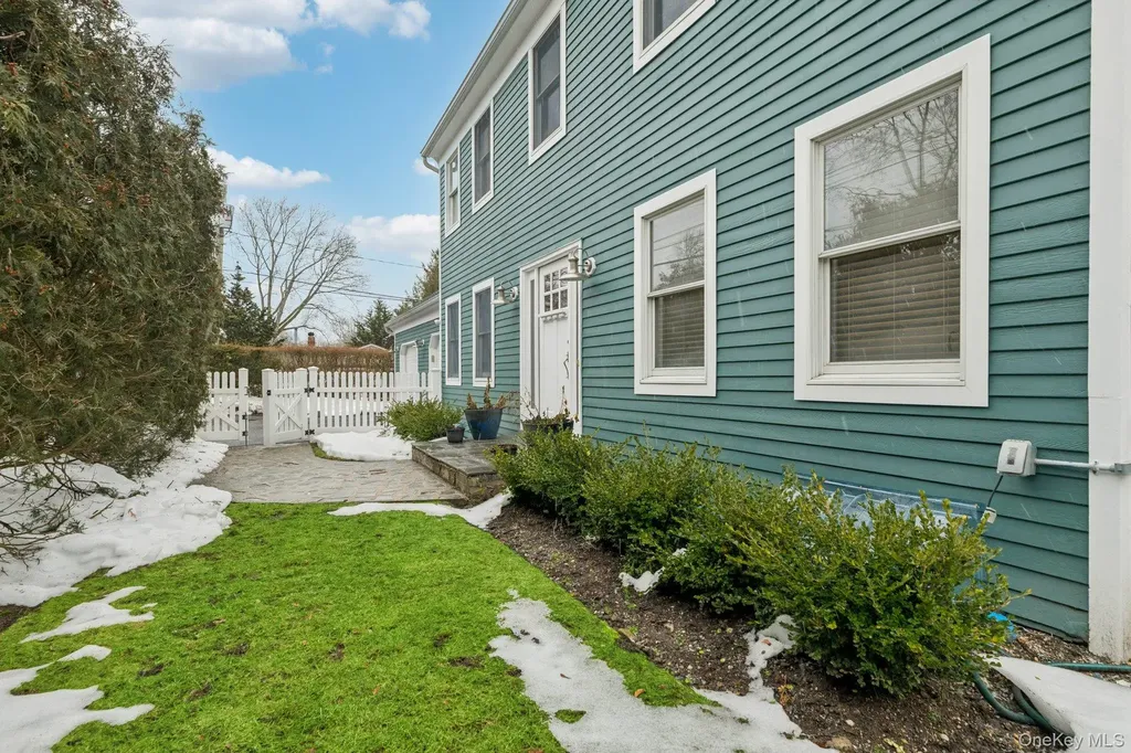 24 Cherry Place Huntington NY 11743