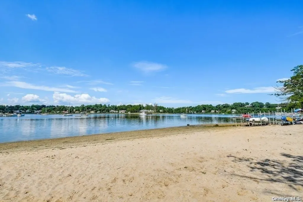 24 Cherry Place Huntington NY 11743
