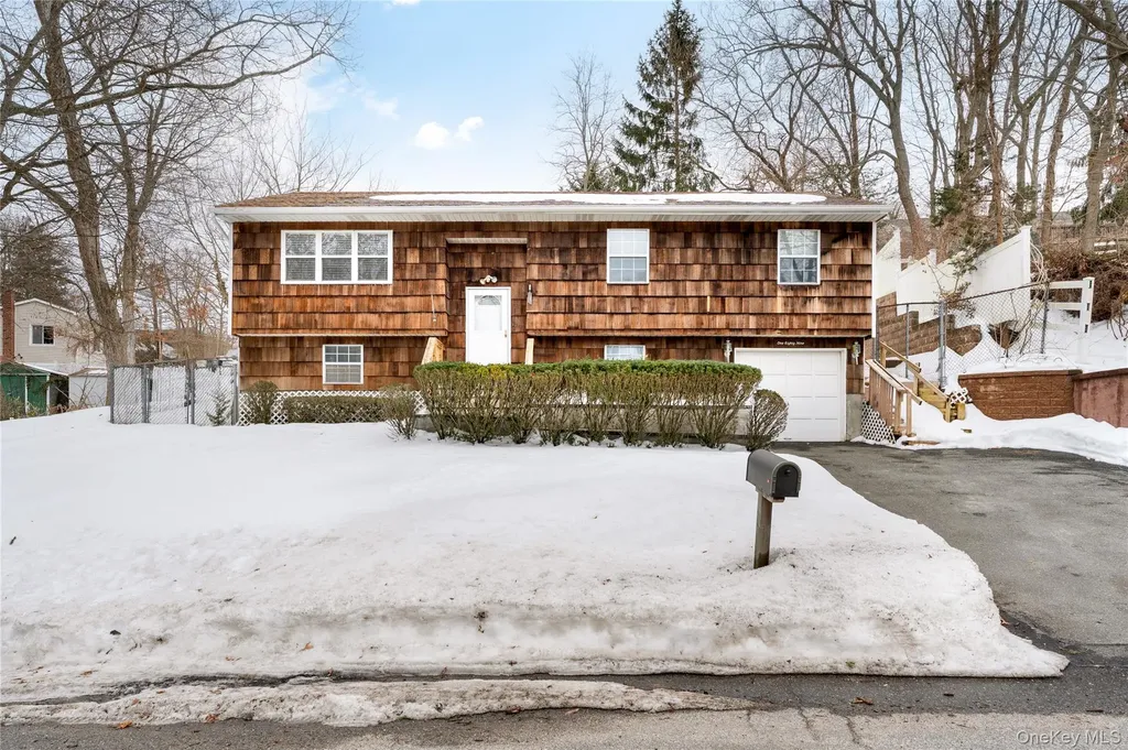 189 Broadway Rocky Point NY 11778