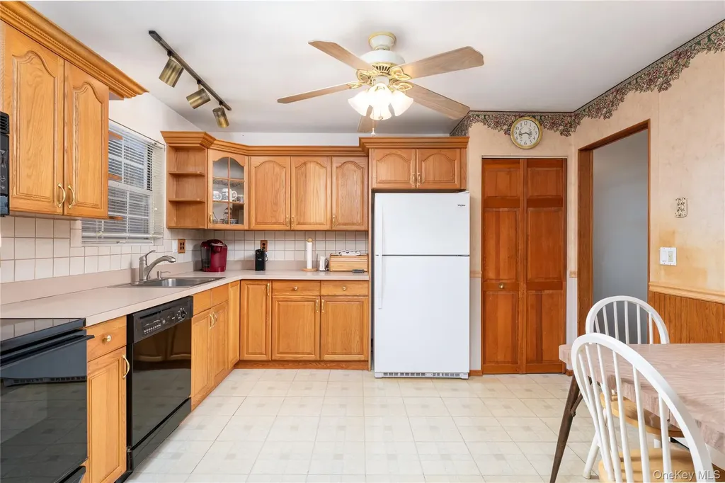 189 Broadway Rocky Point NY 11778