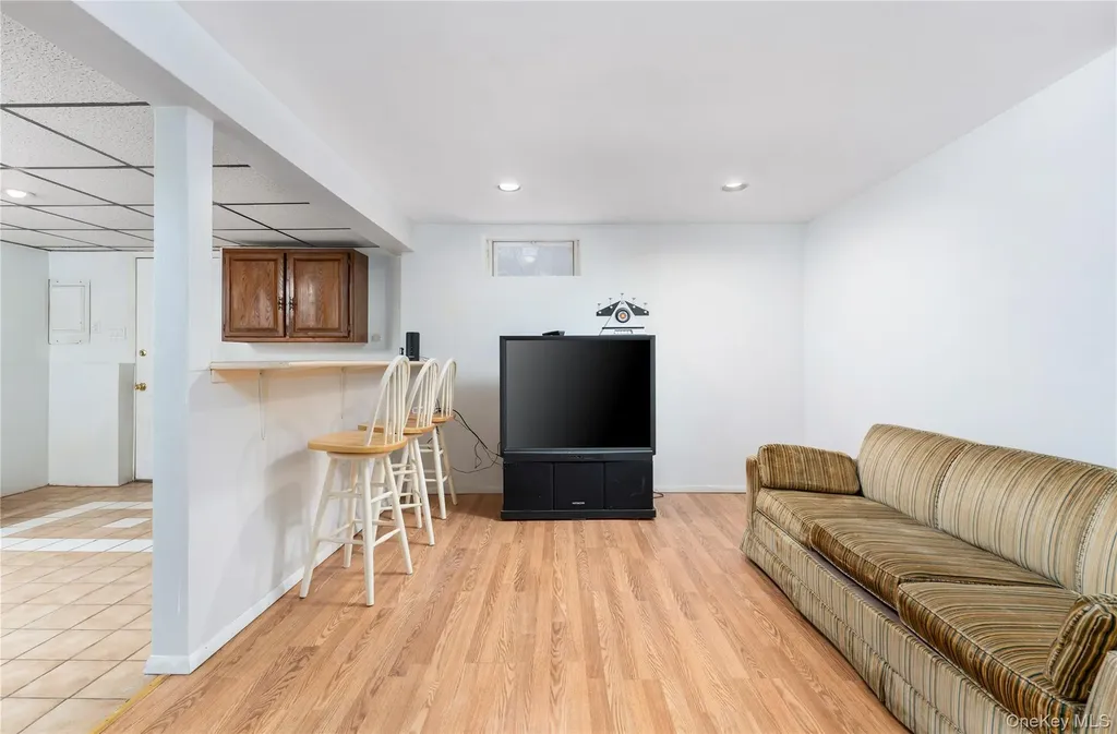 189 Broadway Rocky Point NY 11778
