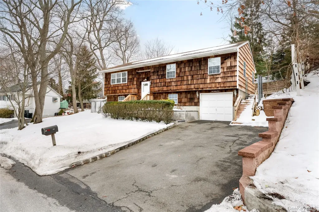 189 Broadway Rocky Point NY 11778