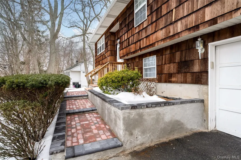 189 Broadway Rocky Point NY 11778