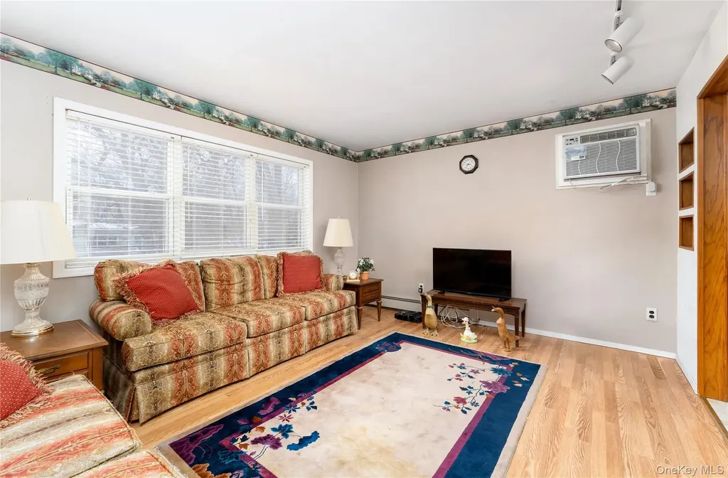 189 Broadway Rocky Point NY 11778
