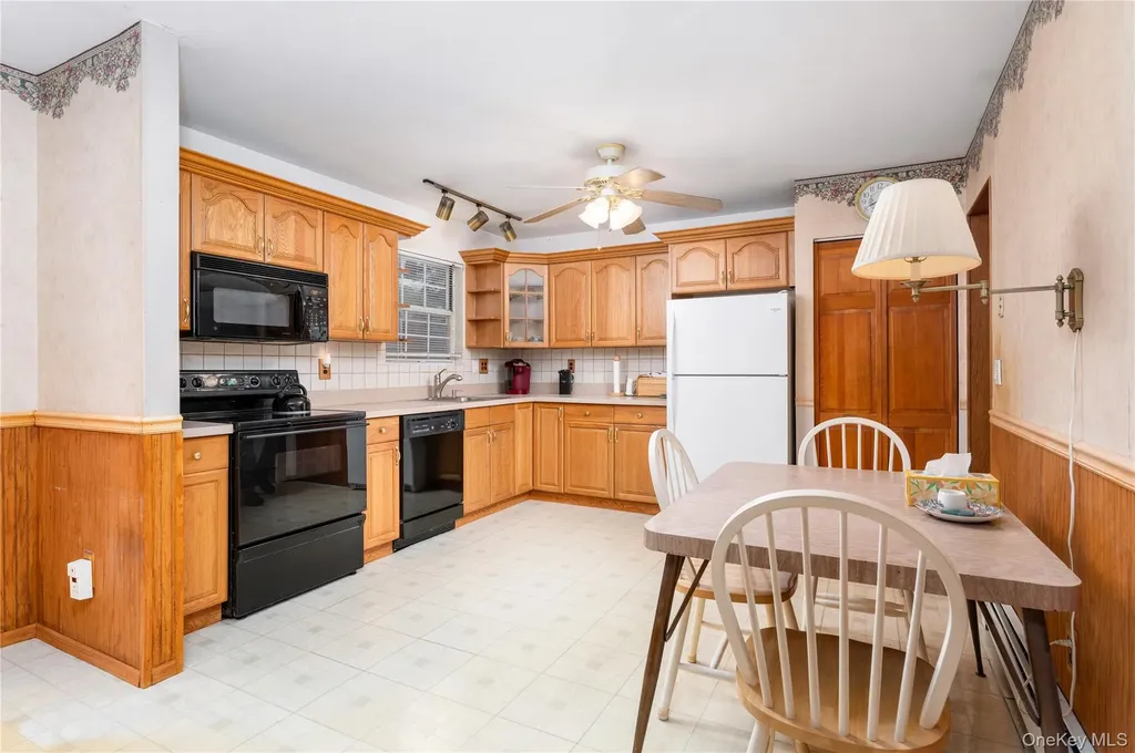 189 Broadway Rocky Point NY 11778