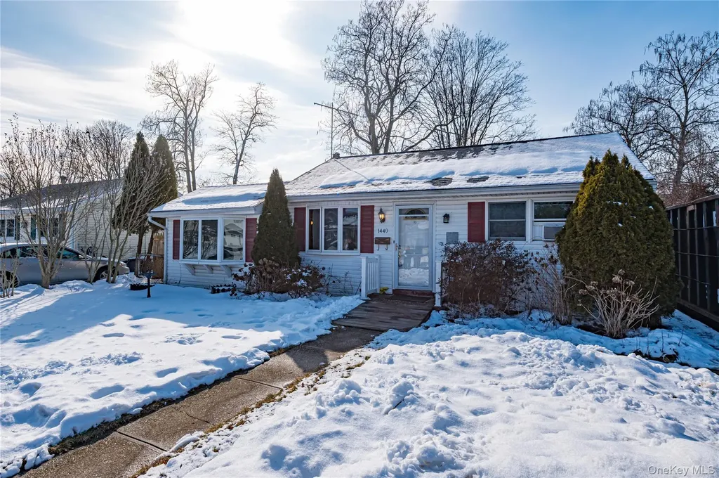 1440 Lombardy Boulevard Bay Shore NY 11706