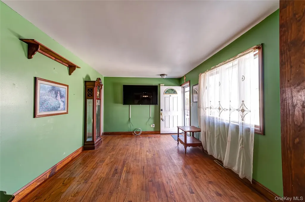1440 Lombardy Boulevard Bay Shore NY 11706