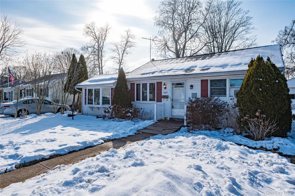 1440 Lombardy Boulevard Bay Shore NY 11706