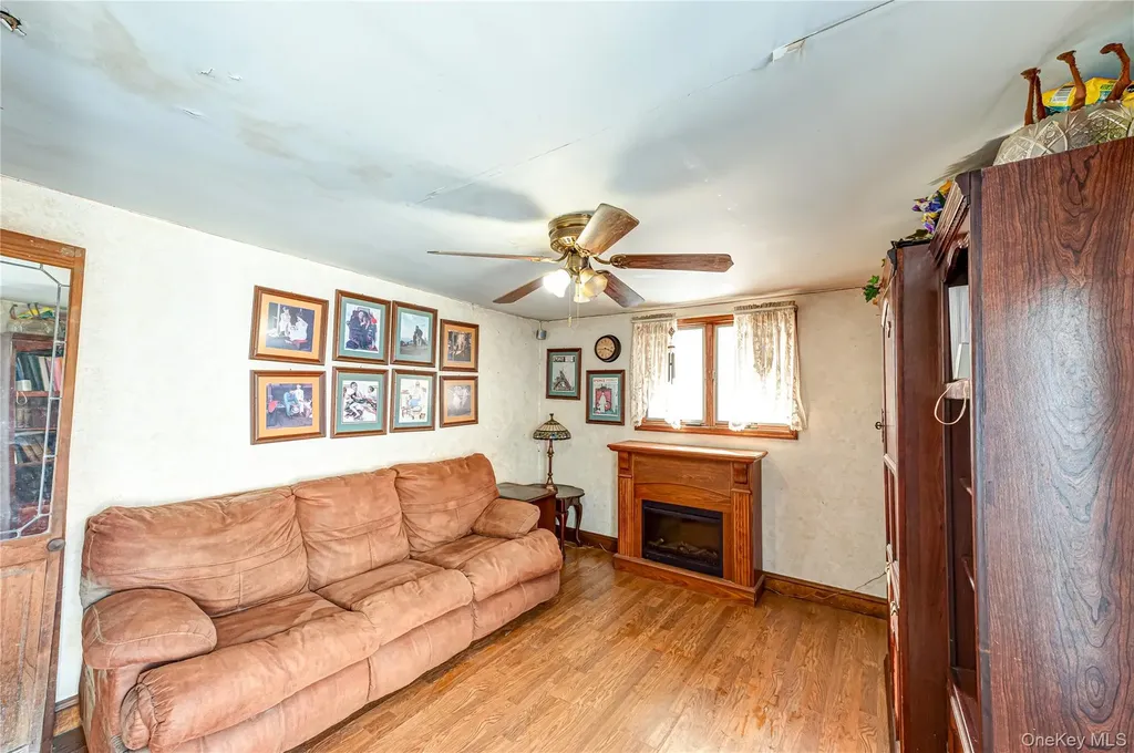 1440 Lombardy Boulevard Bay Shore NY 11706