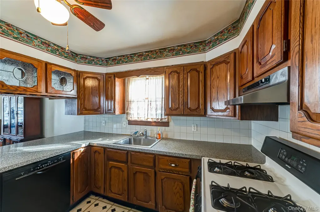 1440 Lombardy Boulevard Bay Shore NY 11706