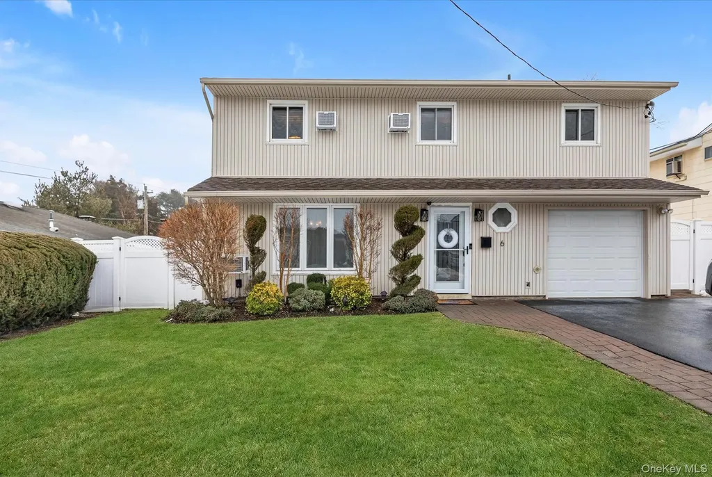 6 Cedar Drive E Plainview NY 11803