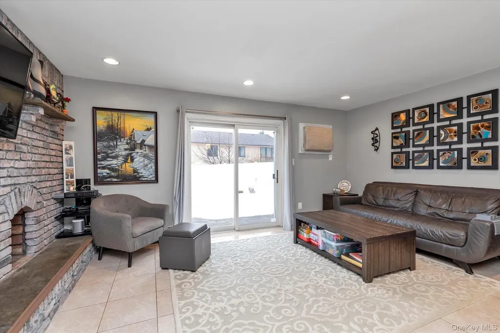 6 Cedar Drive E Plainview NY 11803