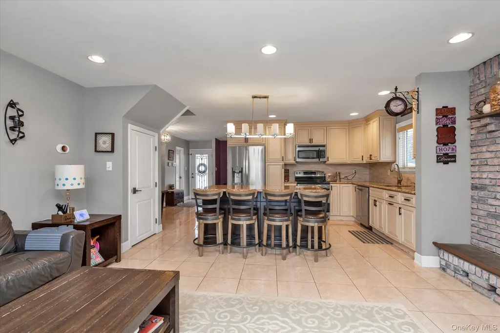 6 Cedar Drive E Plainview NY 11803