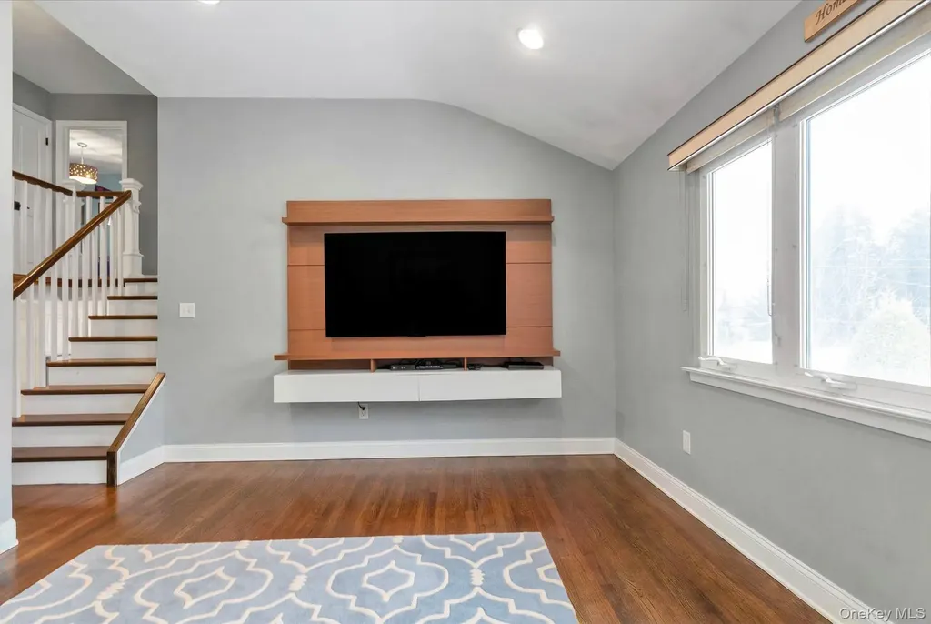 6 Cedar Drive E Plainview NY 11803