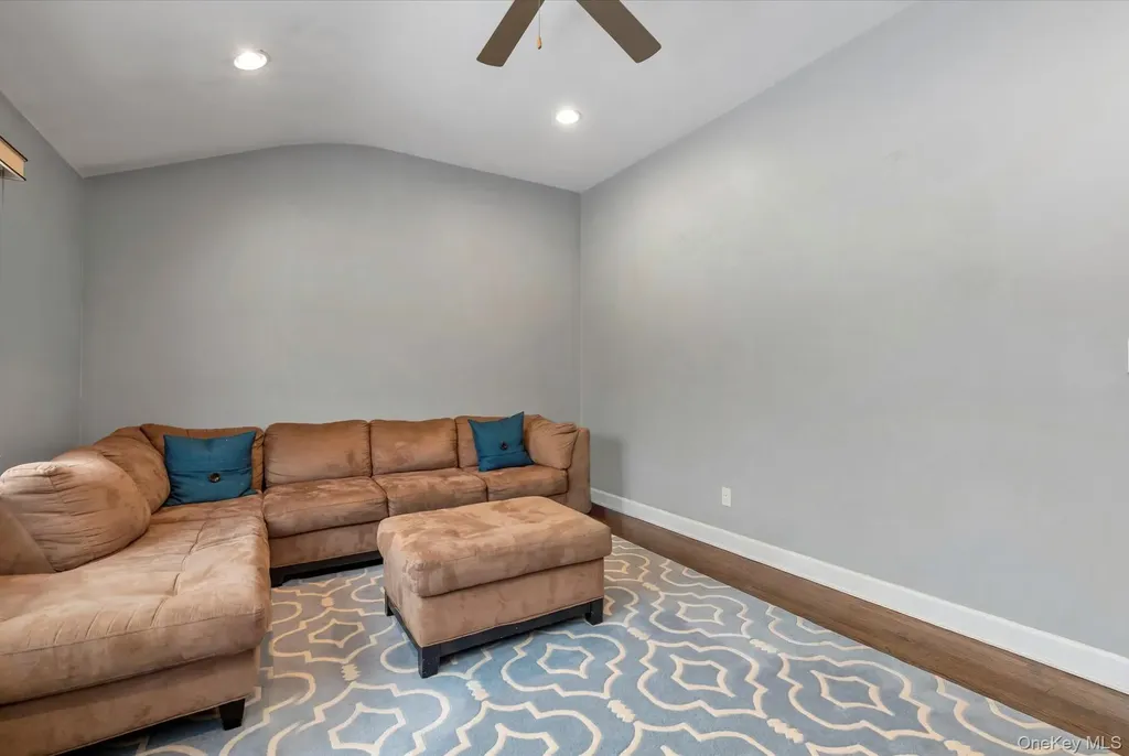 6 Cedar Drive E Plainview NY 11803