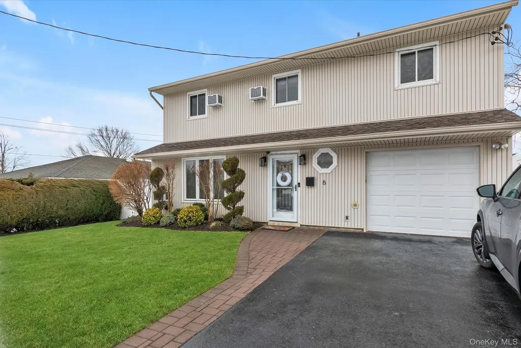 6 Cedar Drive E Plainview NY 11803