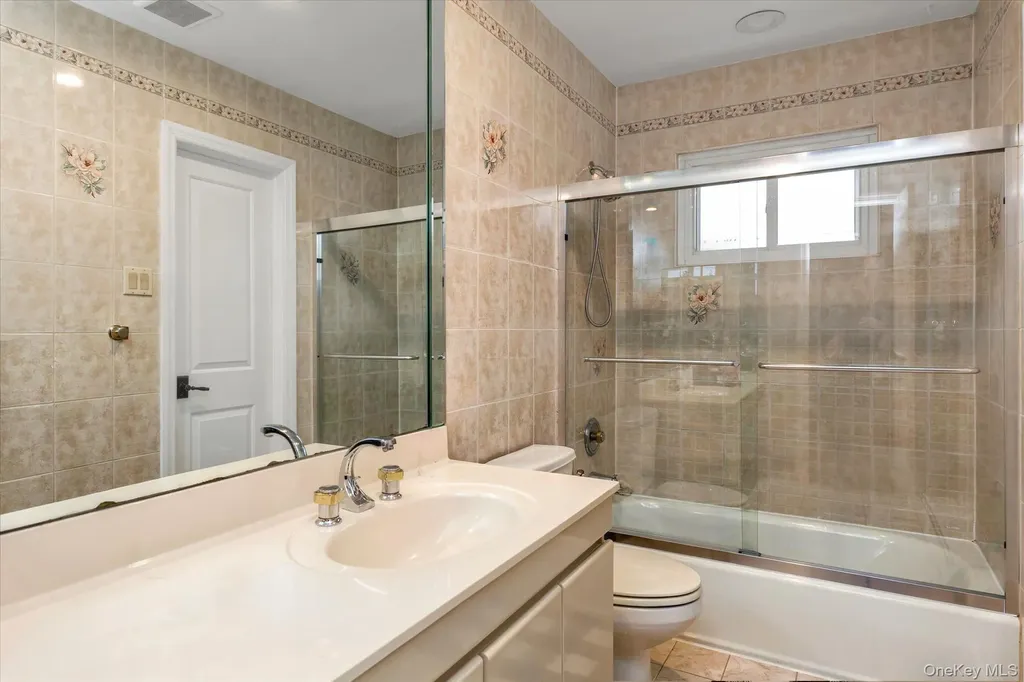 6 Cedar Drive E Plainview NY 11803