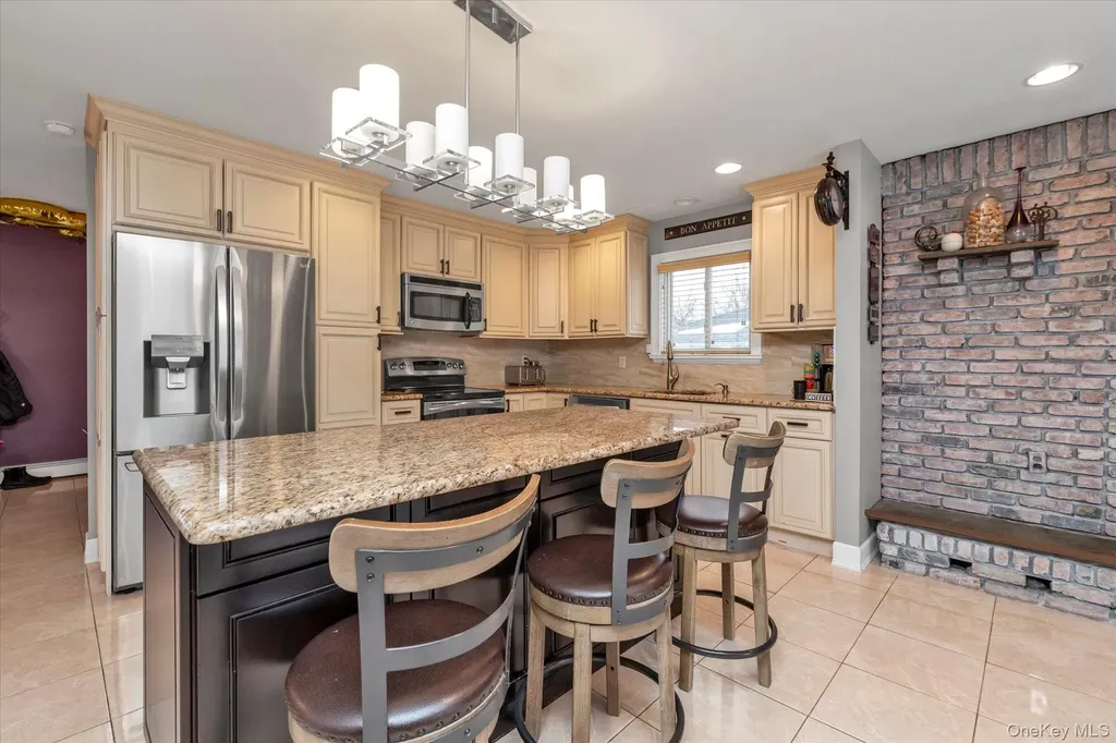 6 Cedar Drive E Plainview NY 11803