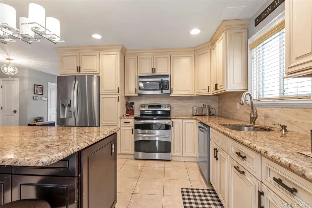 6 Cedar Drive E Plainview NY 11803