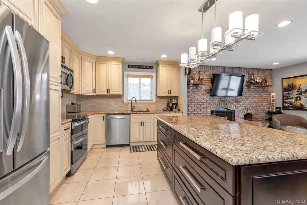 6 Cedar Drive E Plainview NY 11803