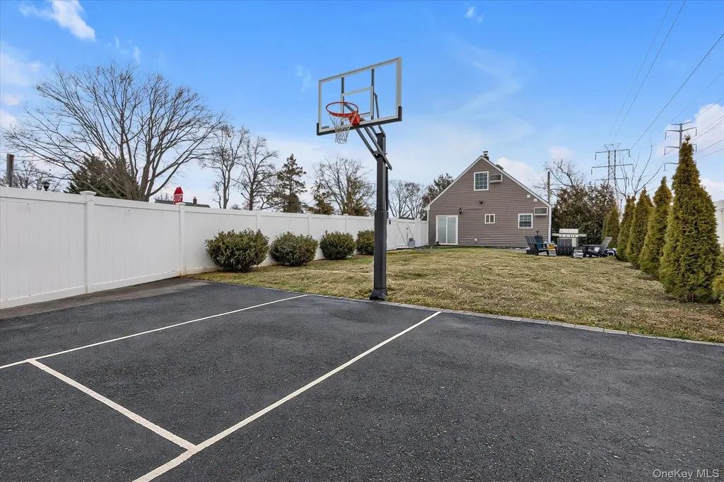 64 Cornflower Road Levittown NY 11756