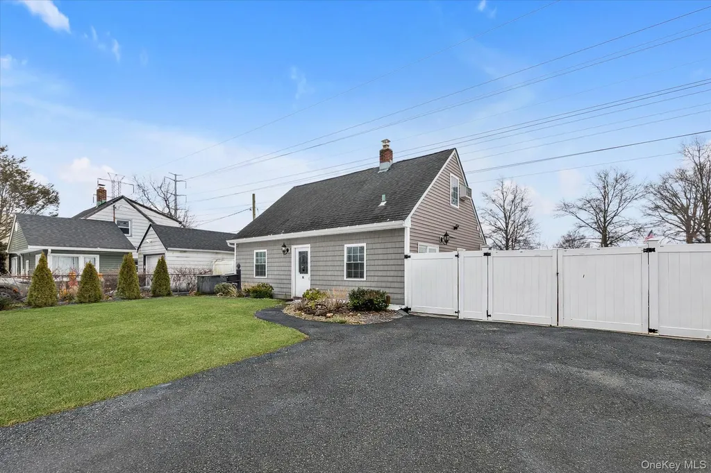 64 Cornflower Road Levittown NY 11756