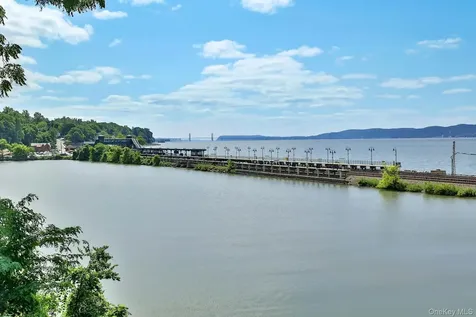616 Kemeys Cove Briarcliff Manor NY 10510