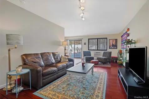 616 Kemeys Cove Briarcliff Manor NY 10510