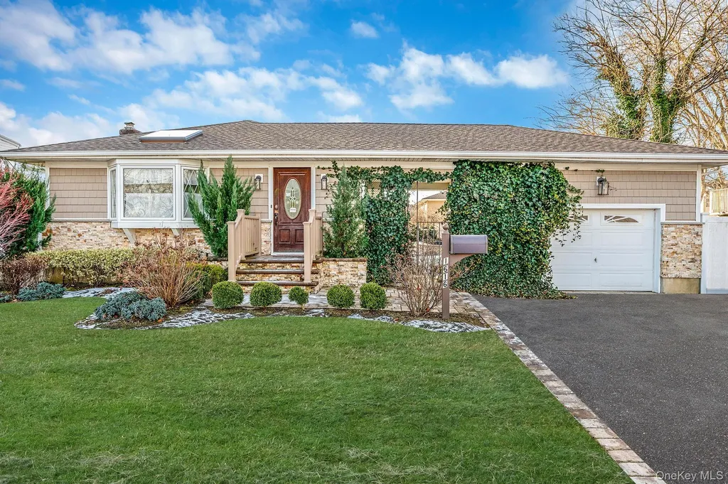 1616 Madison Avenue West Islip NY 11795