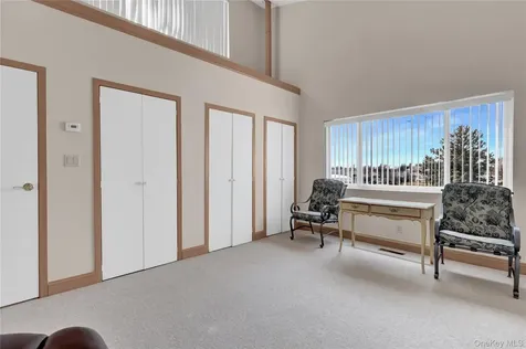 49 Dolphin Lane E Copiague NY 11726