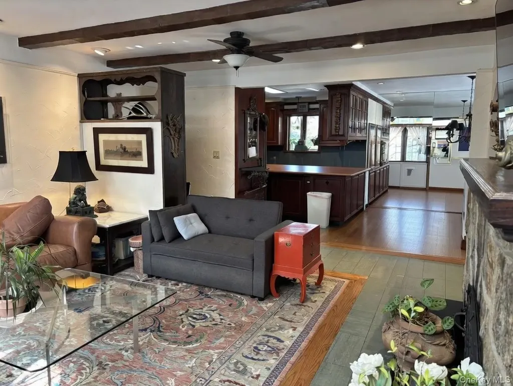 3 Crestwood Place Great Neck NY 11024
