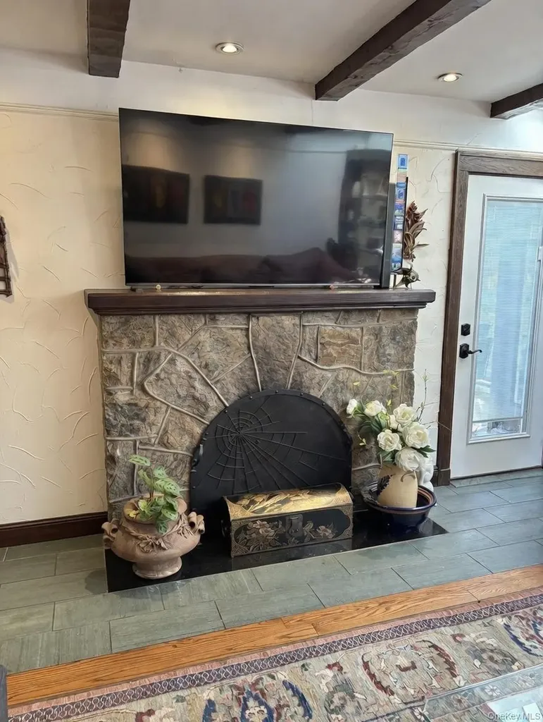 3 Crestwood Place Great Neck NY 11024