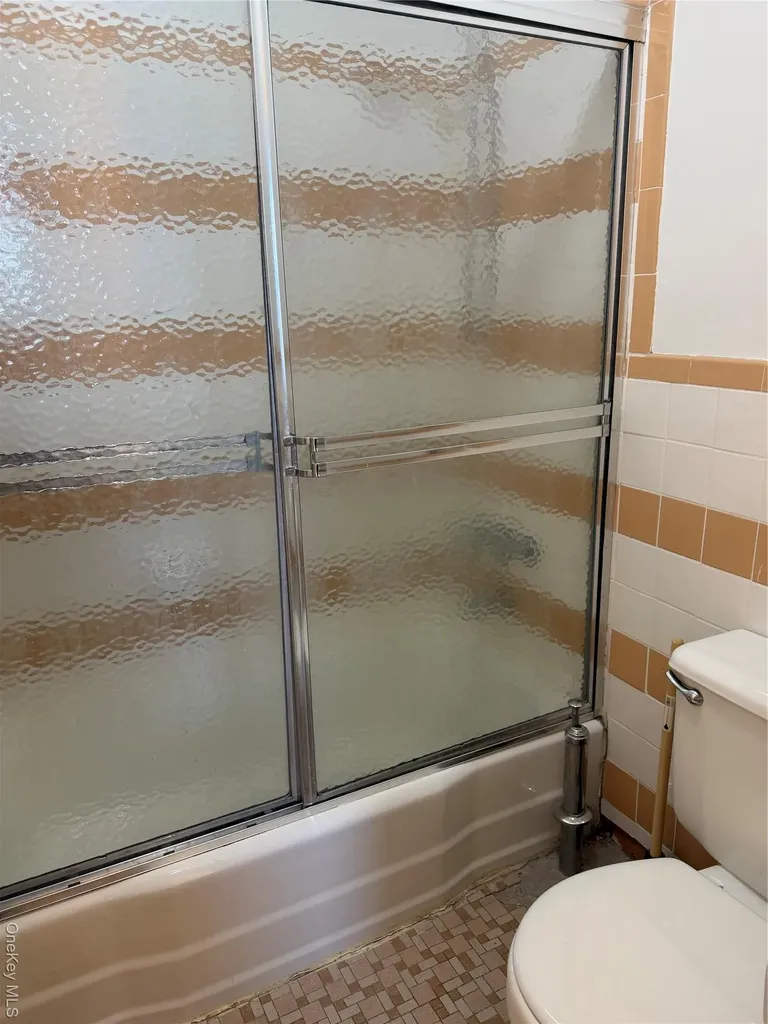 241-20 Northern Boulevard Douglaston NY 11362