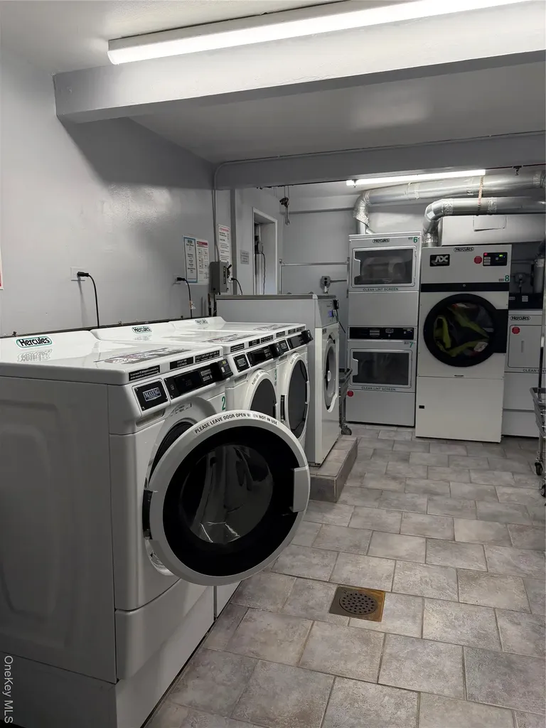 241-20 Northern Boulevard Douglaston NY 11362