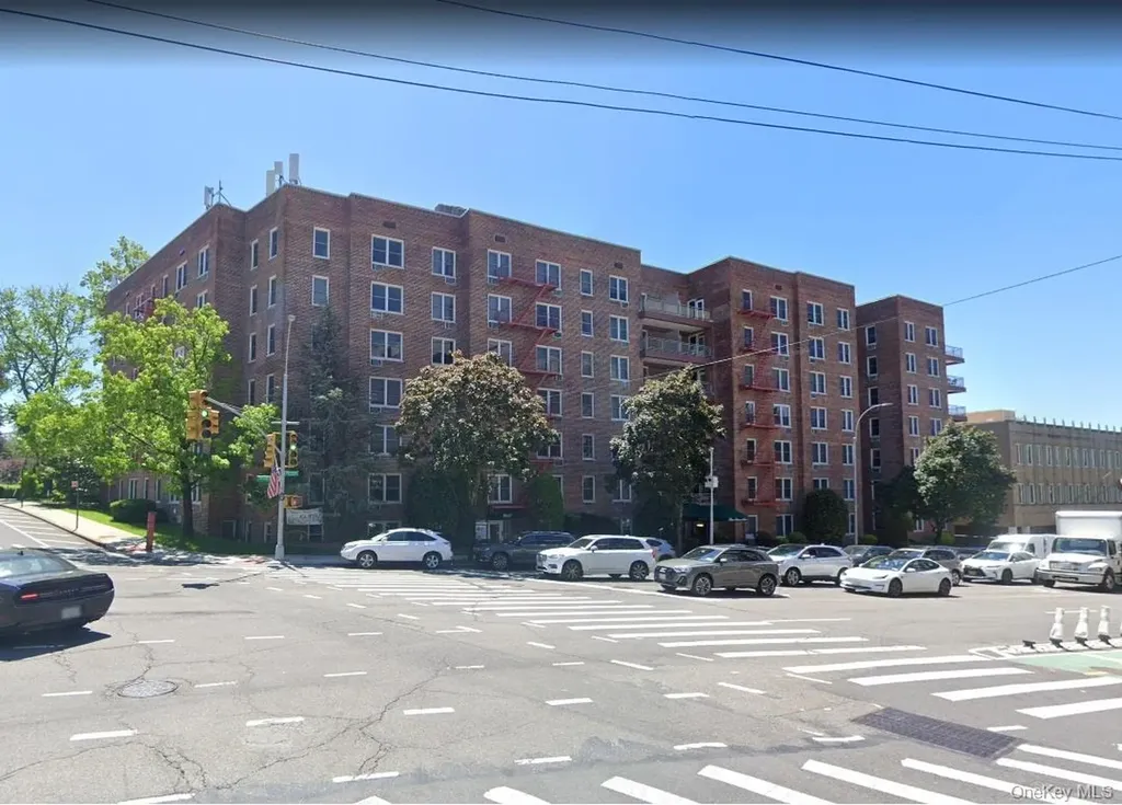241-20 Northern Boulevard Douglaston NY 11362