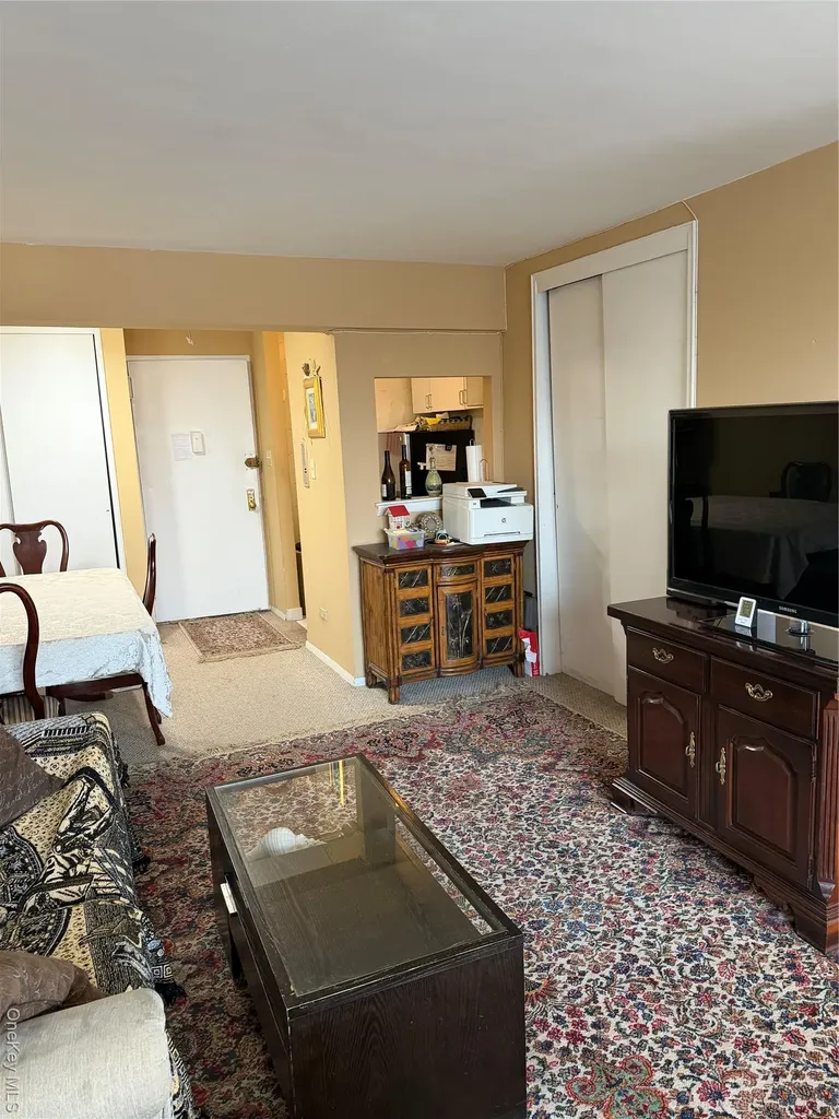 241-20 Northern Boulevard Douglaston NY 11362