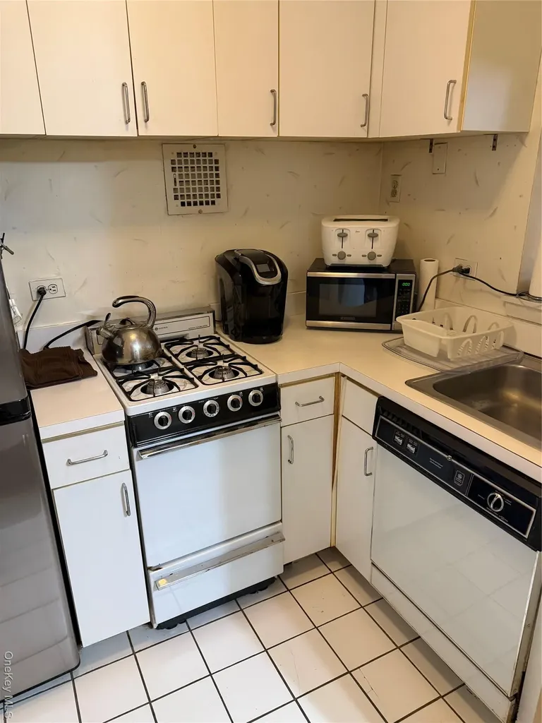 241-20 Northern Boulevard Douglaston NY 11362