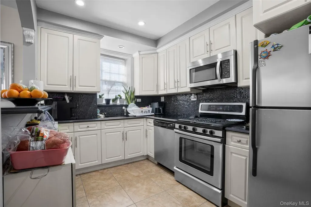 2932 Baisley Avenue Bronx NY 10461