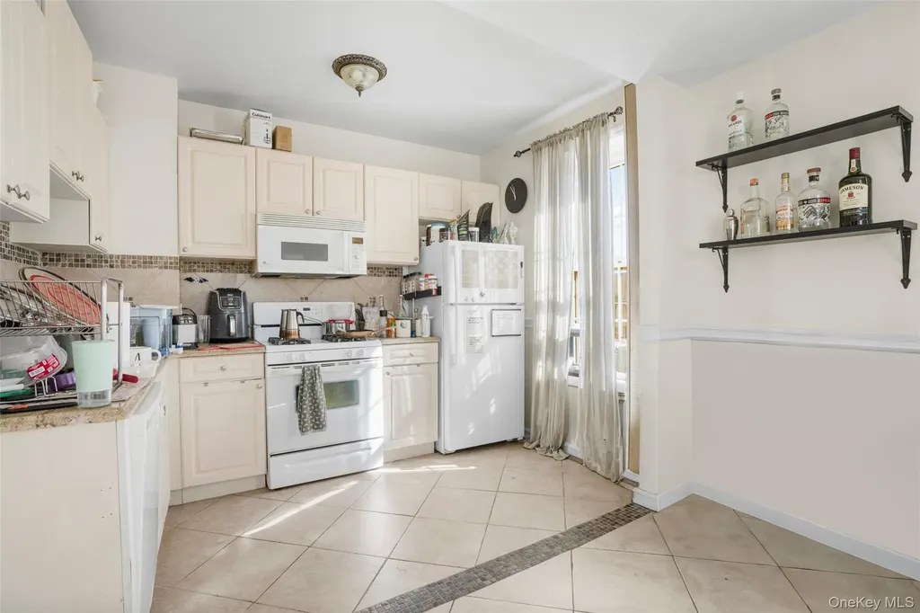 2932 Baisley Avenue Bronx NY 10461