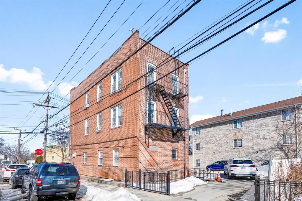 2932 Baisley Avenue Bronx NY 10461