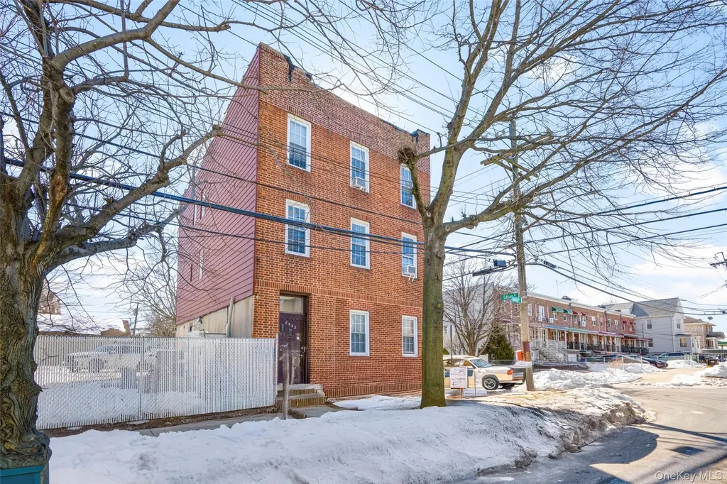 2932 Baisley Avenue Bronx NY 10461
