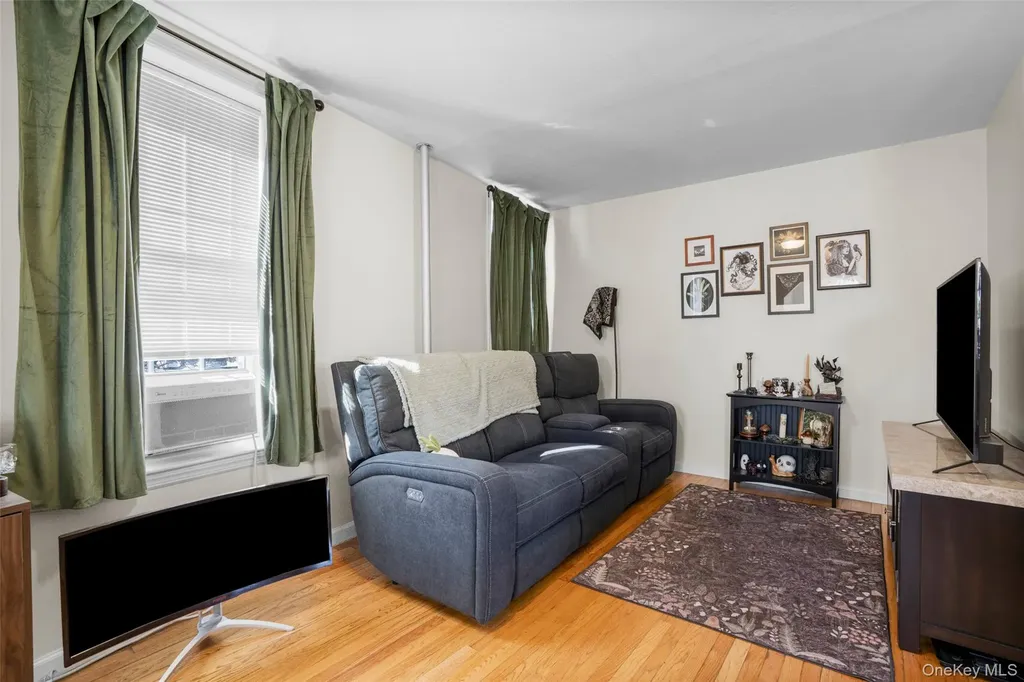 2932 Baisley Avenue Bronx NY 10461