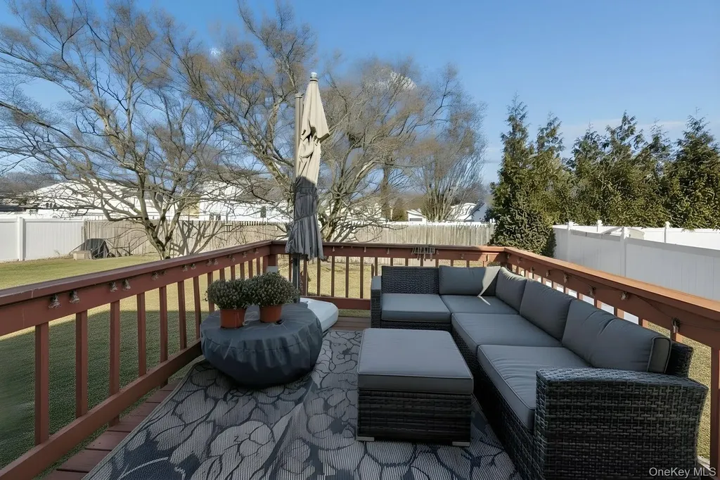 253 W 20th Street Deer Park NY 11729