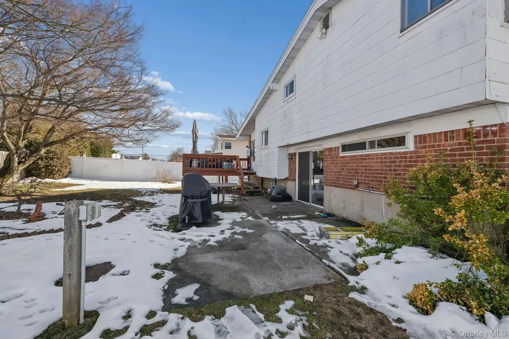 253 W 20th Street Deer Park NY 11729