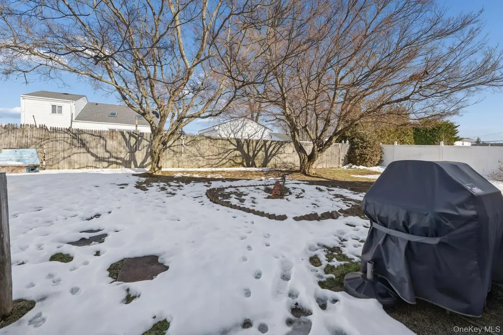 253 W 20th Street Deer Park NY 11729
