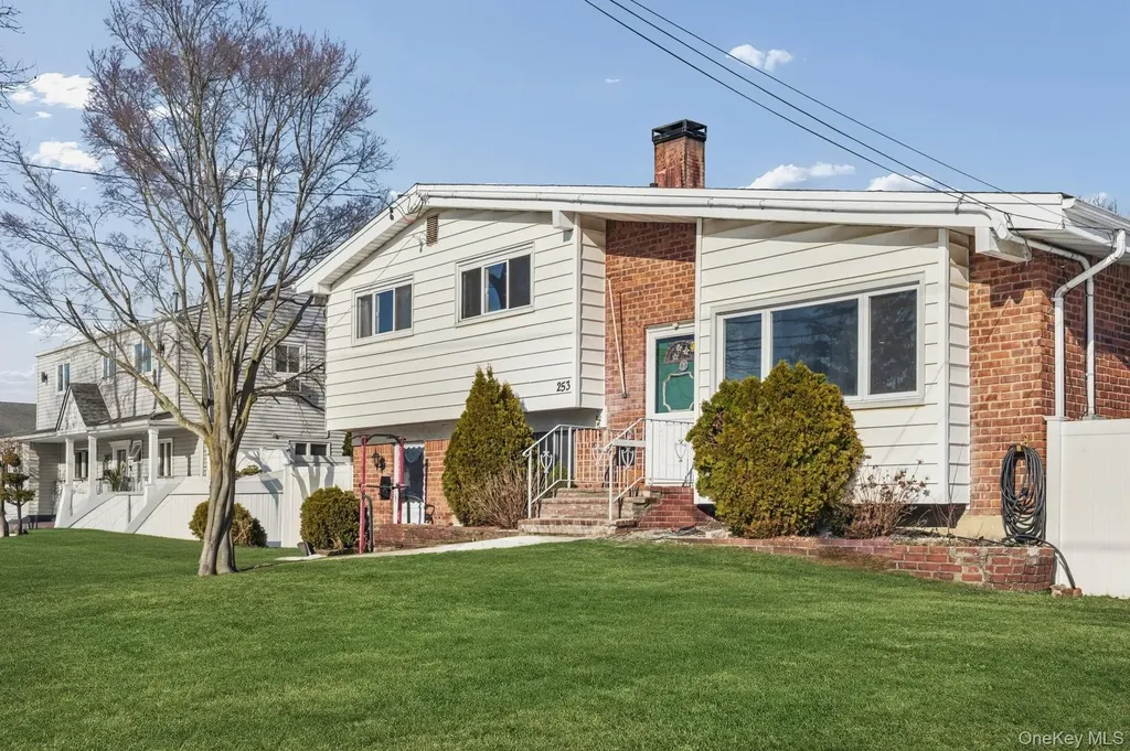 253 W 20th Street Deer Park NY 11729