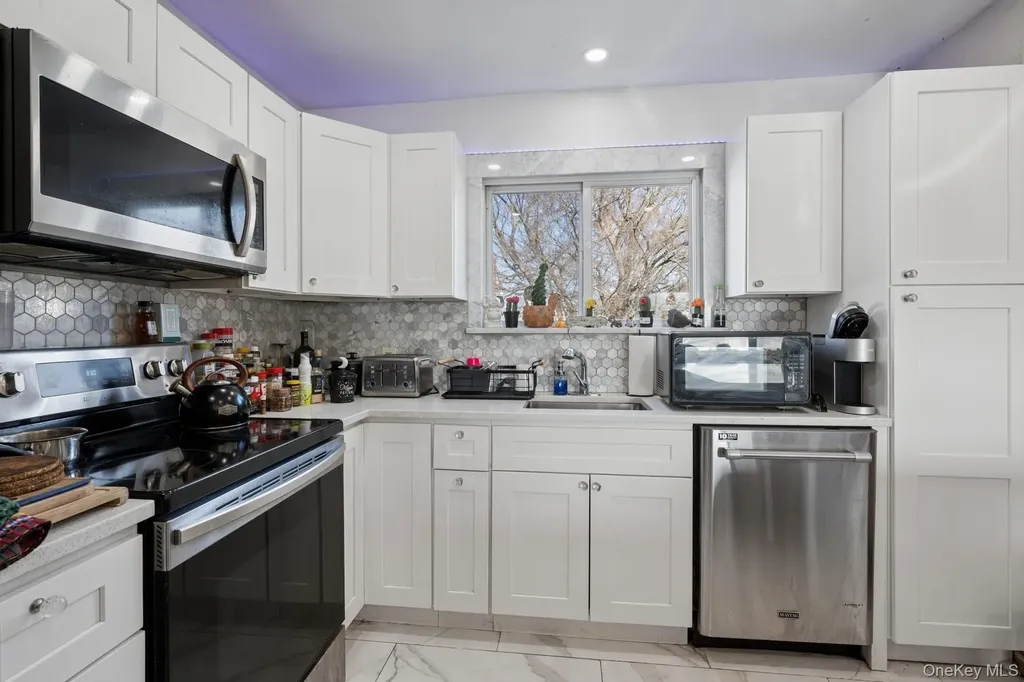 253 W 20th Street Deer Park NY 11729